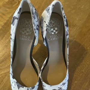 Vince Camuto pump